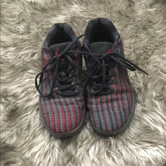 Jordan basketball shoes - Picture 3 of 8